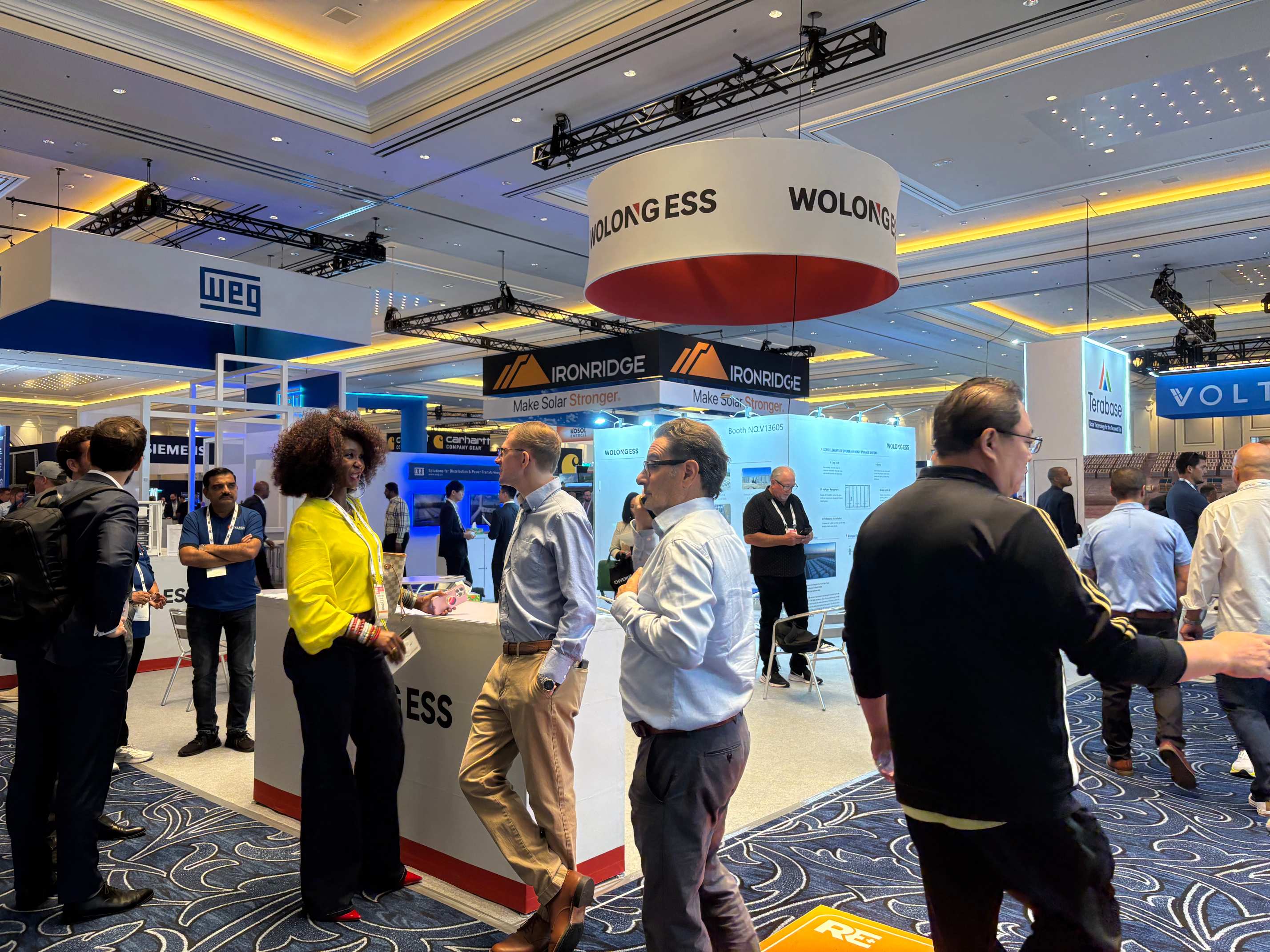 双展连捷，闪耀全球 | 卧龙储能圆满完成英美国际征程